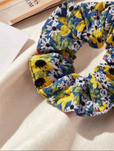 Load image into Gallery viewer, Floral Print Scrunchie
